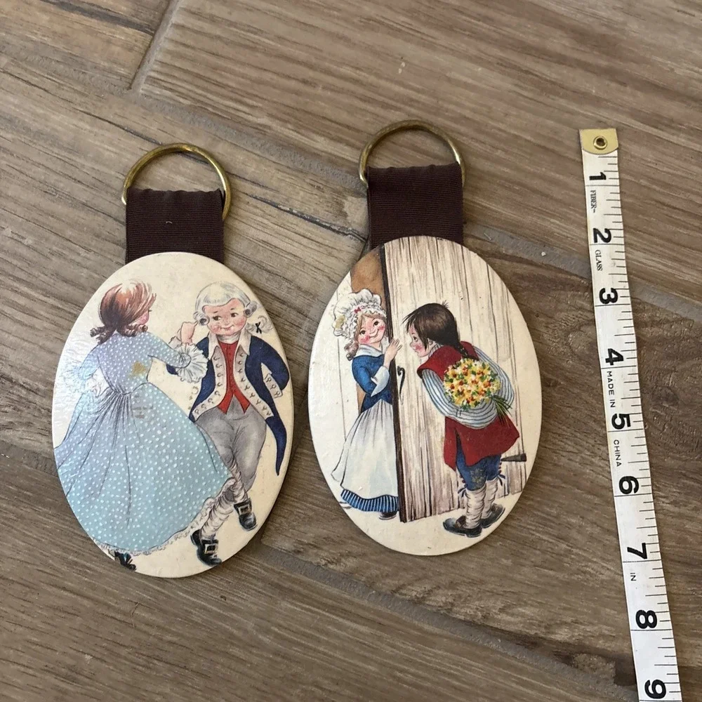 Vintage Oval Decoupage Wall Plaques 2 Piece Set